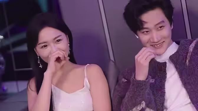 攤牌了，我不裝了(全集)